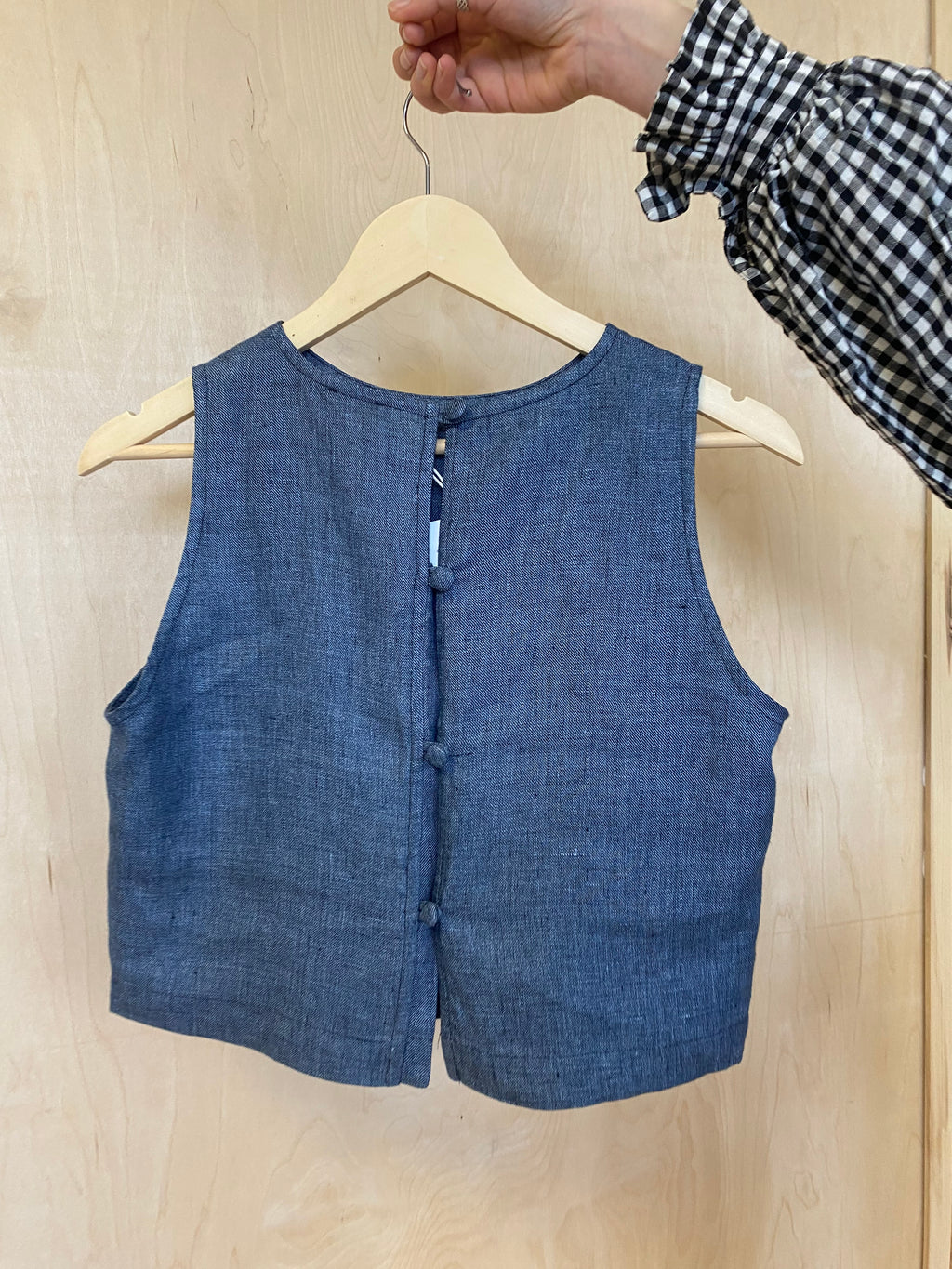 Bow embroidered vest top, size small, Sample Sale