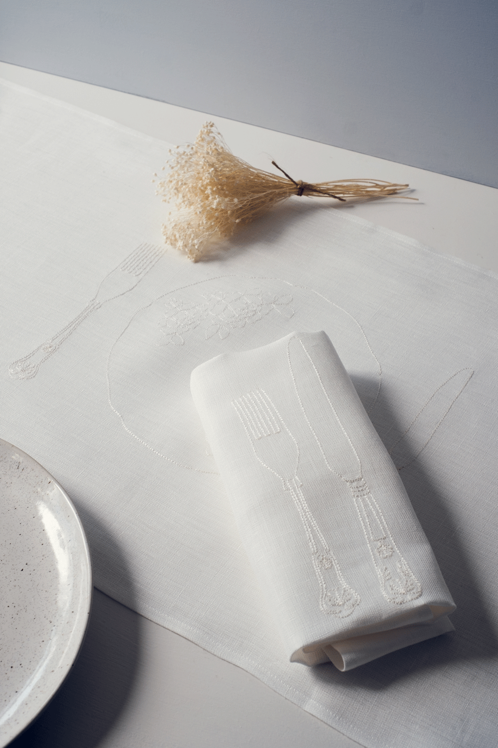 Irish linen napkin with white cutlery embroidery 